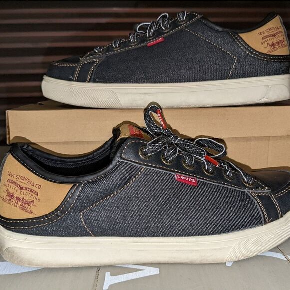 New in the box Men's Levis size 8 tennis shoes - Picture 2 of 12